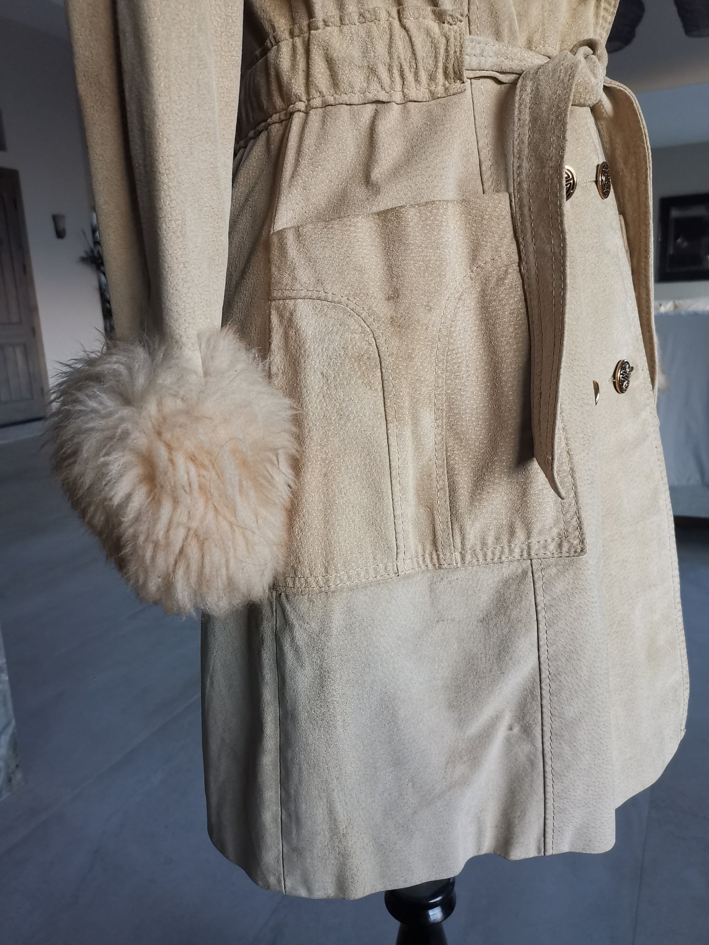 70's Glam massive lamb fur collar tan suede belted/wrap trimmed double breasted Coat sz Small/Med