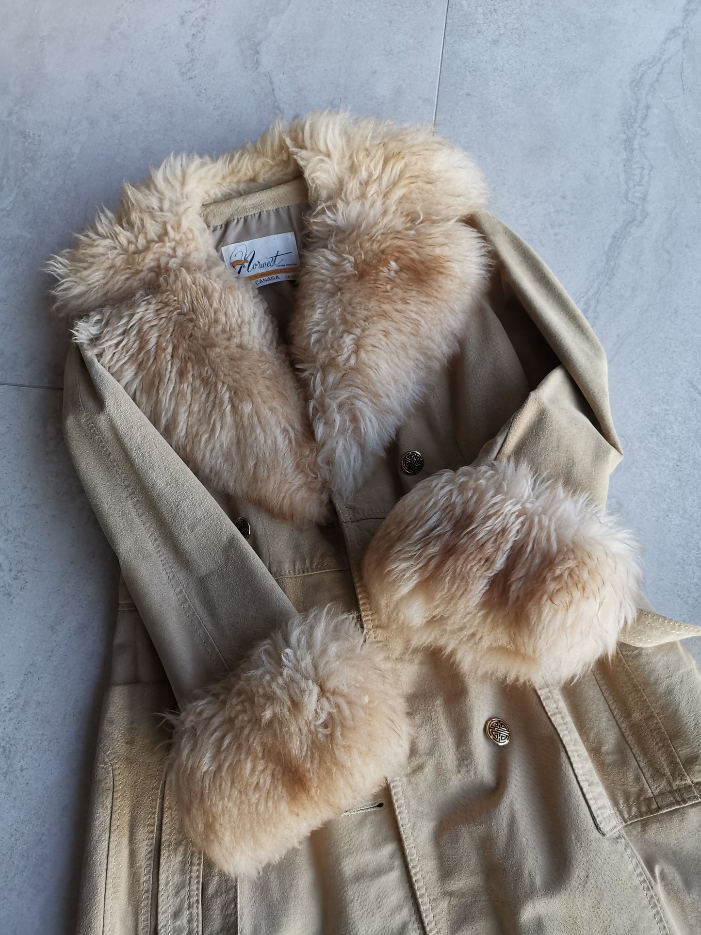 70's Glam massive lamb fur collar tan suede belted/wrap trimmed double breasted Coat sz Small/Med