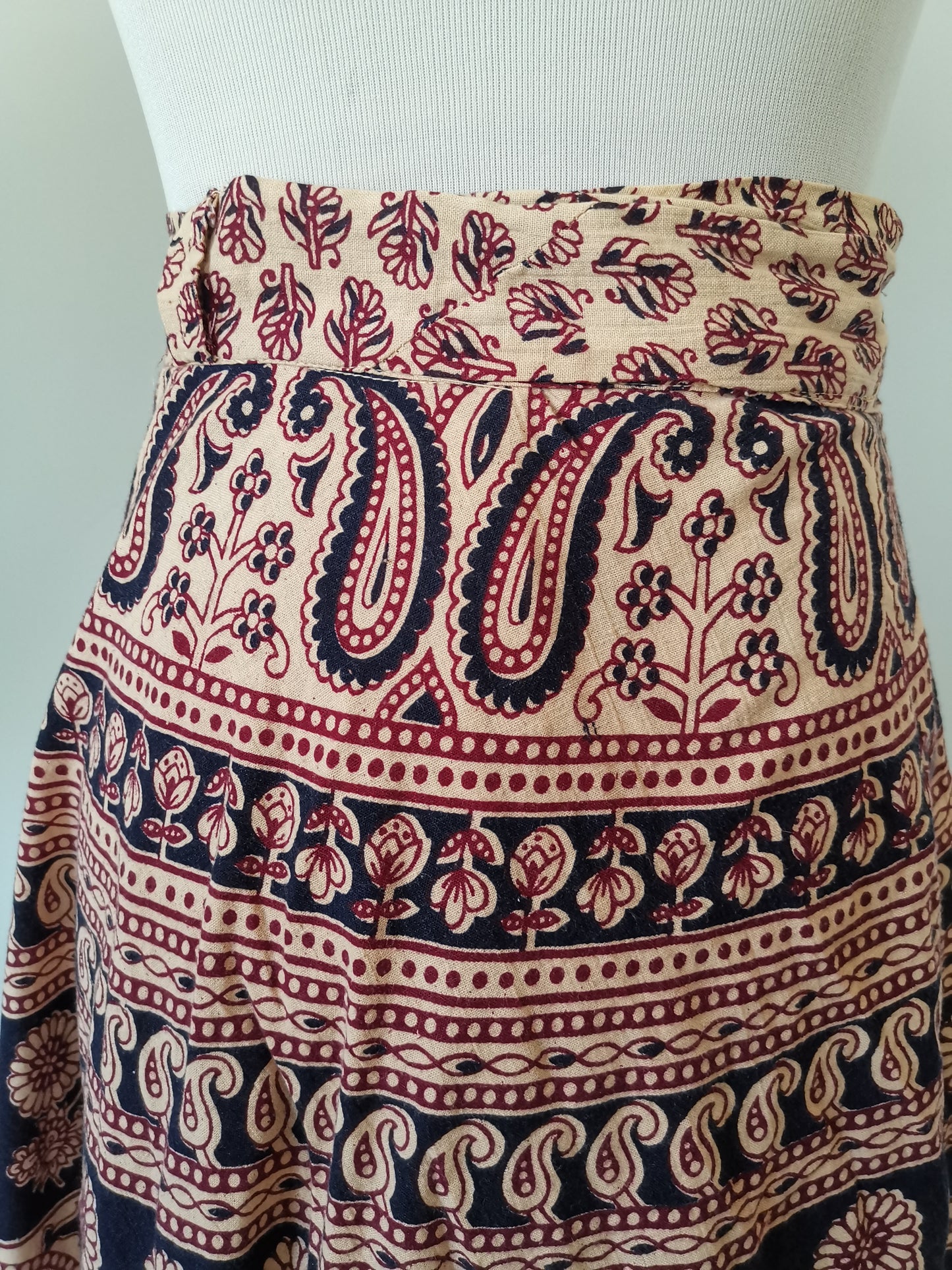 Beautiful Pakistani Paisley flowers/burgundy/black/tan Block print wrap around midi cotton skirt from the 70's 80's S/M/L