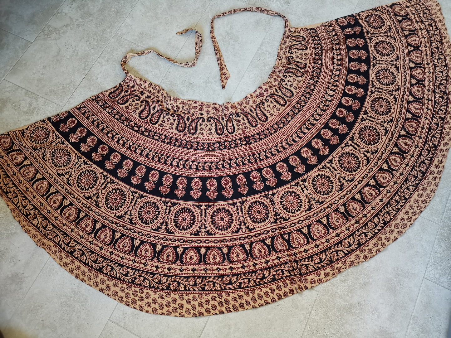 Beautiful Pakistani Paisley flowers/burgundy/black/tan Block print wrap around midi cotton skirt from the 70's 80's S/M/L