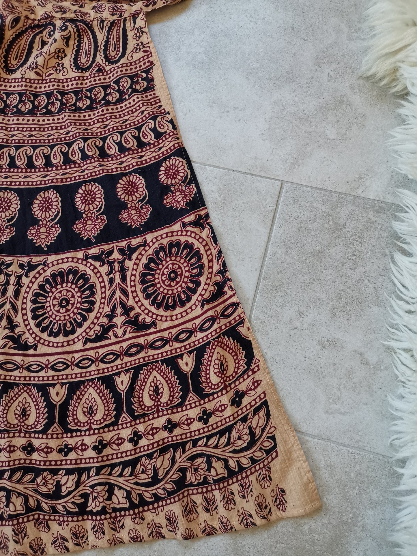 Beautiful Pakistani Paisley flowers/burgundy/black/tan Block print wrap around midi cotton skirt from the 70's 80's S/M/L