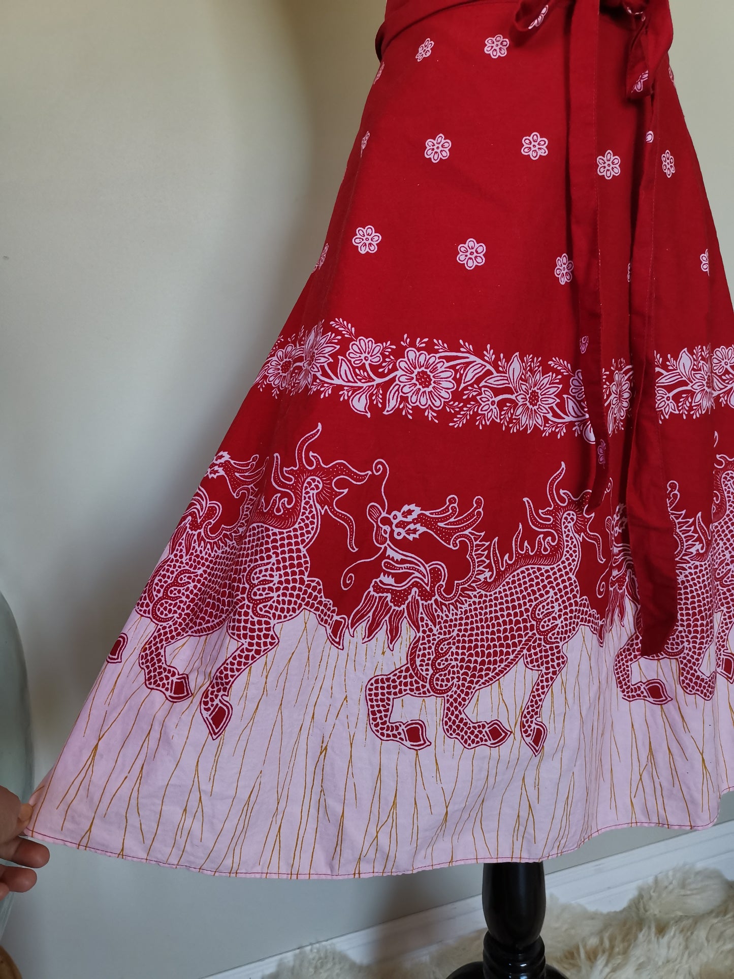 90's Beautiful flowers/foo dog pink/red Block print wrap around midi cotton skirt S/M