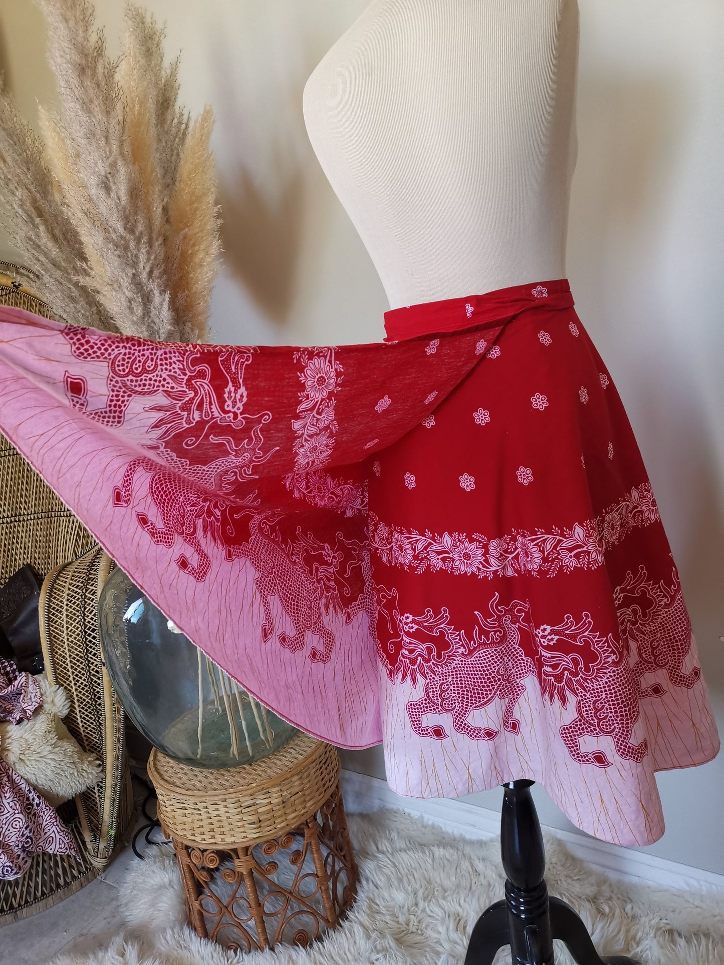 90's Beautiful flowers/foo dog pink/red Block print wrap around midi cotton skirt S/M